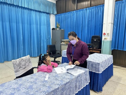 คณะกรรมการตรวจเยี่ยมสนามสอบการประเมินความสามารถด้านการอ่านของผู้เรียน (RT) ชั้นประถมศึกษาปีที่ 1 ปีการศึกษา 2566 ของนักเรียนในสังกัดเทศบาลนครแม่สอด