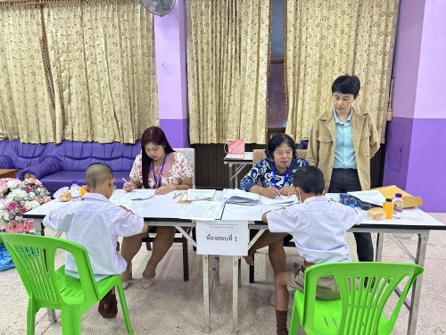 คณะกรรมการตรวจเยี่ยมสนามสอบการประเมินความสามารถด้านการอ่านของผู้เรียน (RT) ชั้นประถมศึกษาปีที่ 1 ปีการศึกษา 2566 ของนักเรียนในสังกัดเทศบาลนครแม่สอด