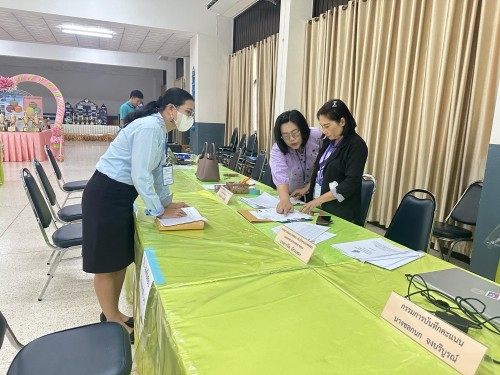 คณะกรรมการตรวจเยี่ยมสนามสอบการประเมินความสามารถด้านการอ่านของผู้เรียน (RT) ชั้นประถมศึกษาปีที่ 1 ปีการศึกษา 2566 ของนักเรียนในสังกัดเทศบาลนครแม่สอด