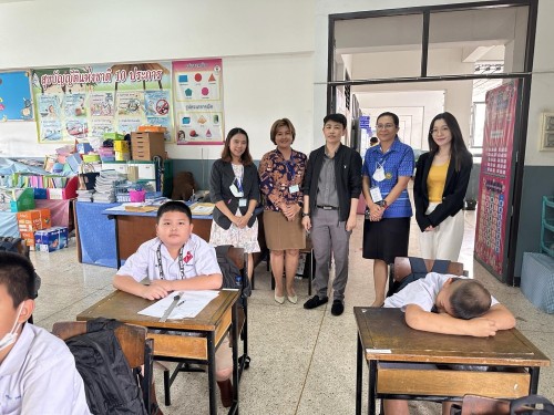 คณะกรรมการตรวจเยี่ยมสนามสอบการประเมินคุณภาพผู้เรียน (์NT) ชั้นประถมศึกษาปีที่ 3 ประจำปีการศึกษา 2566 ของนักเรียนในสังกัดเทศบาลนครแม่สอด