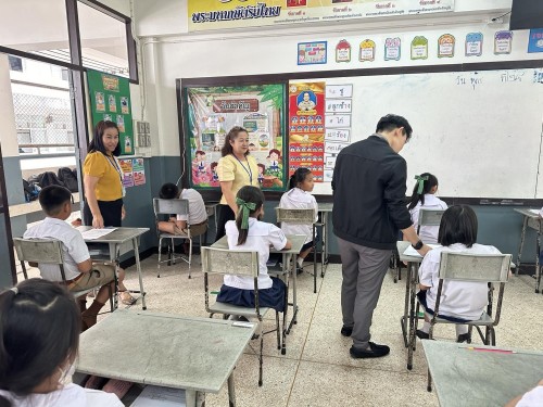 คณะกรรมการตรวจเยี่ยมสนามสอบการประเมินคุณภาพผู้เรียน (์NT) ชั้นประถมศึกษาปีที่ 3 ประจำปีการศึกษา 2566 ของนักเรียนในสังกัดเทศบาลนครแม่สอด