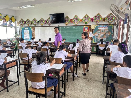 คณะกรรมการตรวจเยี่ยมสนามสอบการประเมินคุณภาพผู้เรียน (์NT) ชั้นประถมศึกษาปีที่ 3 ประจำปีการศึกษา 2566 ของนักเรียนในสังกัดเทศบาลนครแม่สอด