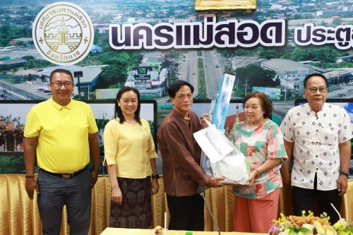 ทน.แม่สอด ให้ยืมวัสดุไฟฟ้าและวิทยุ ให้กับชุมชนในเขตเทศบาลนครแม่สอด  ทั้ง 20 ชุมชน