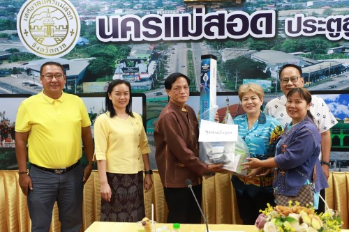 ทน.แม่สอด ให้ยืมวัสดุไฟฟ้าและวิทยุ ให้กับชุมชนในเขตเทศบาลนครแม่สอด  ทั้ง 20 ชุมชน