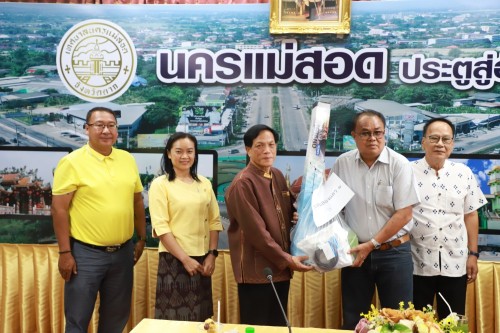 ทน.แม่สอด ให้ยืมวัสดุไฟฟ้าและวิทยุ ให้กับชุมชนในเขตเทศบาลนครแม่สอด  ทั้ง 20 ชุมชน