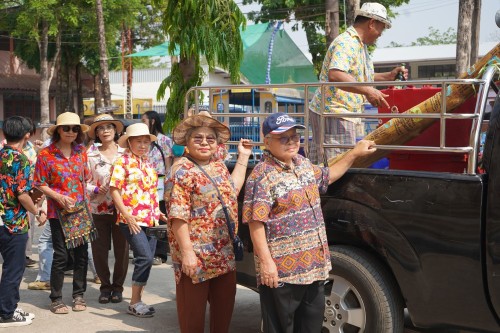 ทศบาลนครแม่สอดร่วมจัดกิจกรรมโครงการแห่ไม้ก๊ำสะหลี ประจำปี 2567