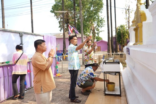 เทศบาลนครแม่สอดร่วมจัดกิจกรรมสรงน้ำพระธาตุเจดีย์วัดดอนแก้ว