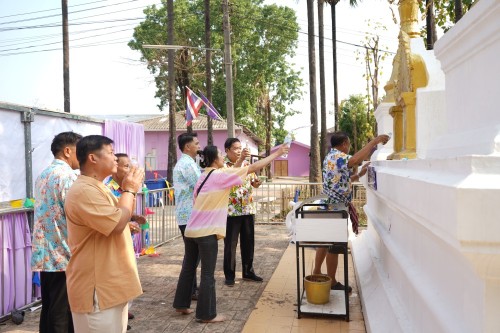 เทศบาลนครแม่สอดร่วมจัดกิจกรรมสรงน้ำพระธาตุเจดีย์วัดดอนแก้ว