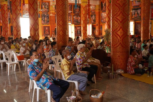 เทศบาลนครแม่สอดร่วมจัดกิจกรรมสรงน้ำพระธาตุเจดีย์วัดดอนแก้ว