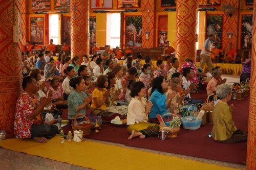 เทศบาลนครแม่สอดร่วมจัดกิจกรรมสรงน้ำพระธาตุเจดีย์วัดดอนแก้ว