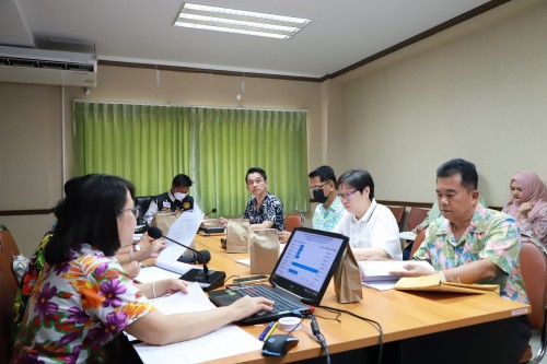 กองยุทธศาสตร์และงบประมาณ จัดประชุมคณะกรรมการติดตามและประเมินผลแผนพัฒนาเทศบาลนครแม่สอด ประจำปีงบประมาณ พ.ศ. 2567