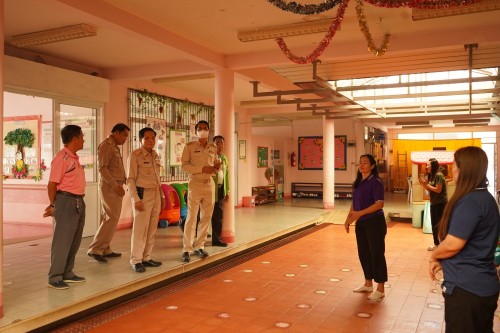 ายกเทศมนตรีนครแม่สอดพร้อมคณะผู้บริหารลงพื้นที่ตรวจเยี่ยมสถานศึกษาในสังกัด