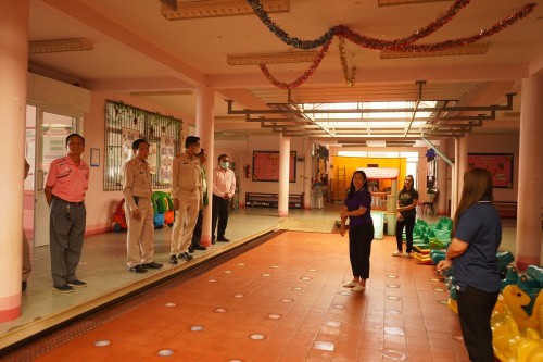 ายกเทศมนตรีนครแม่สอดพร้อมคณะผู้บริหารลงพื้นที่ตรวจเยี่ยมสถานศึกษาในสังกัด