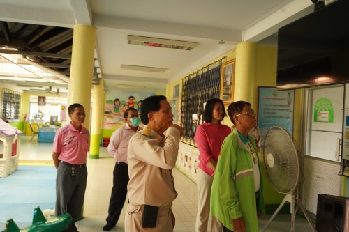 ายกเทศมนตรีนครแม่สอดพร้อมคณะผู้บริหารลงพื้นที่ตรวจเยี่ยมสถานศึกษาในสังกัด