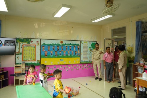 ายกเทศมนตรีนครแม่สอดพร้อมคณะผู้บริหารลงพื้นที่ตรวจเยี่ยมสถานศึกษาในสังกัด