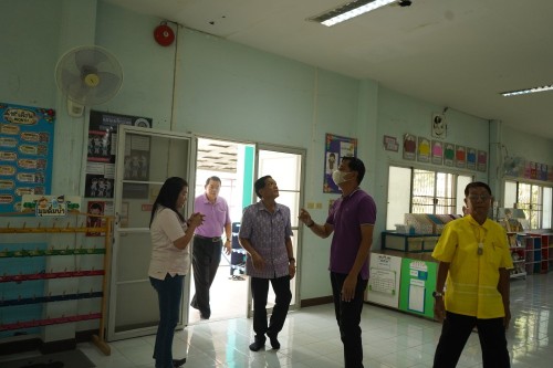 รองนายกเทศมนตรีนครแม่สอดพร้อมคณะผู้บริหารลงพื้นที่ตรวจเยี่ยมสถานศึกษาในสังกัด