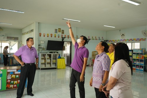 รองนายกเทศมนตรีนครแม่สอดพร้อมคณะผู้บริหารลงพื้นที่ตรวจเยี่ยมสถานศึกษาในสังกัด