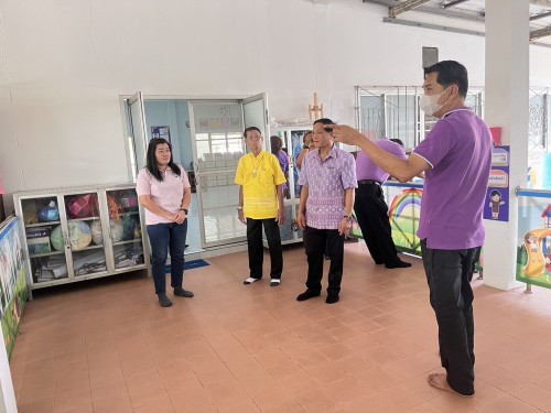 รองนายกเทศมนตรีนครแม่สอดพร้อมคณะผู้บริหารลงพื้นที่ตรวจเยี่ยมสถานศึกษาในสังกัด