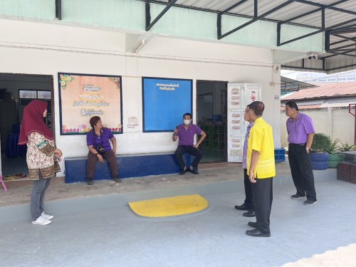 รองนายกเทศมนตรีนครแม่สอดพร้อมคณะผู้บริหารลงพื้นที่ตรวจเยี่ยมสถานศึกษาในสังกัด