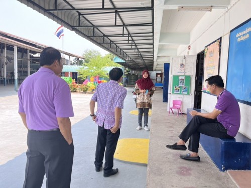 รองนายกเทศมนตรีนครแม่สอดพร้อมคณะผู้บริหารลงพื้นที่ตรวจเยี่ยมสถานศึกษาในสังกัด