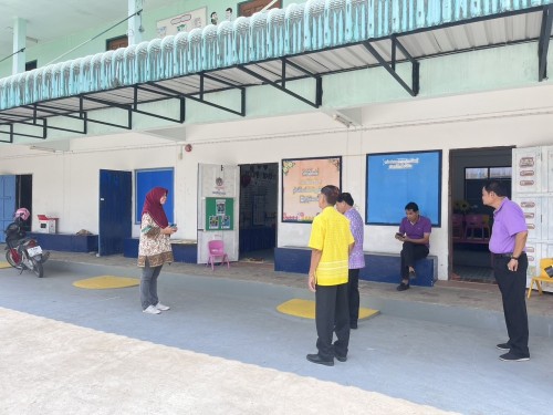 รองนายกเทศมนตรีนครแม่สอดพร้อมคณะผู้บริหารลงพื้นที่ตรวจเยี่ยมสถานศึกษาในสังกัด