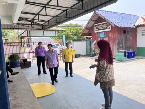 รองนายกเทศมนตรีนครแม่สอดพร้อมคณะผู้บริหารลงพื้นที่ตรวจเยี่ยมสถานศึกษาในสังกัด