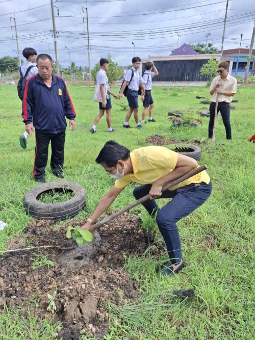 กองการศึกษา เทศบาลนครแม่สอดร่วมกิจกรรมปลูกต้นไม้เนื่องในวันรักต้นไม้ประจำชาติ