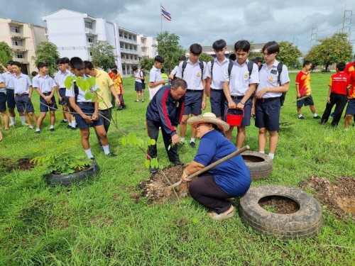 กองการศึกษา เทศบาลนครแม่สอดร่วมกิจกรรมปลูกต้นไม้เนื่องในวันรักต้นไม้ประจำชาติ