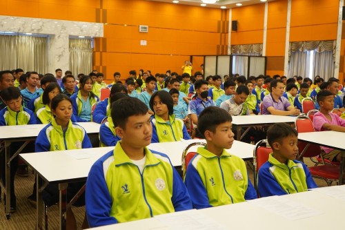 นายกเทศมนตรีนครแม่สอดกล่าวให้โอวาสนักเรียนในสังกัด โครงการจัดส่งนักกีฬาเข้าร่วมแข่งขันกีฬานักเรียนองค์กรปกครองส่วนท้องถิ่น ระดับภาคเหนือ