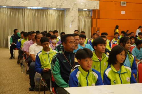 นายกเทศมนตรีนครแม่สอดกล่าวให้โอวาสนักเรียนในสังกัด โครงการจัดส่งนักกีฬาเข้าร่วมแข่งขันกีฬานักเรียนองค์กรปกครองส่วนท้องถิ่น ระดับภาคเหนือ