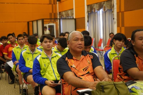 นายกเทศมนตรีนครแม่สอดกล่าวให้โอวาสนักเรียนในสังกัด โครงการจัดส่งนักกีฬาเข้าร่วมแข่งขันกีฬานักเรียนองค์กรปกครองส่วนท้องถิ่น ระดับภาคเหนือ