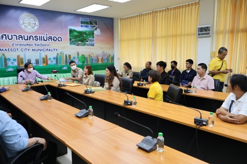 นายกเทศมนตรี เทศบาลนครแม่สอด พบพนักงานเทศบาล ( โอน(ย้าย)) และพนักงานจ้าง เทศบาลนครแม่สอด ใหม่