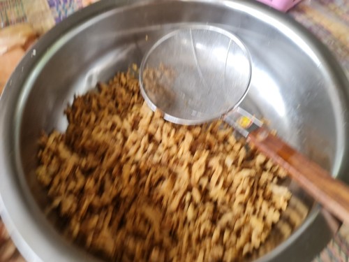 น้ำพริกแคบหมู กลุ่มพัฒนาสตรี ชุมชนประชารักษ์ 