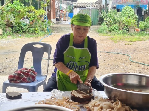 น้ำพริกแคบหมู กลุ่มพัฒนาสตรี ชุมชนประชารักษ์ 