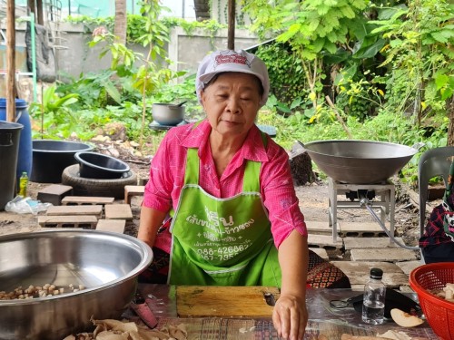 น้ำพริกแคบหมู กลุ่มพัฒนาสตรี ชุมชนประชารักษ์ 