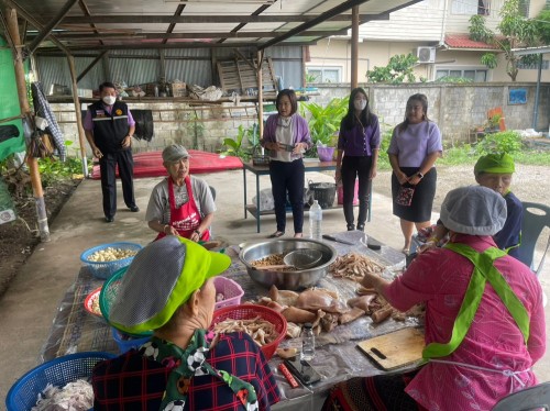 น้ำพริกแคบหมู กลุ่มพัฒนาสตรี ชุมชนประชารักษ์ 