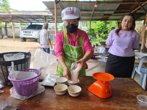น้ำพริกแคบหมู กลุ่มพัฒนาสตรี ชุมชนประชารักษ์ 
