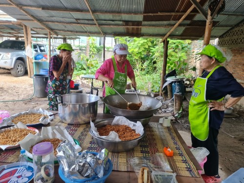 น้ำพริกแคบหมู กลุ่มพัฒนาสตรี ชุมชนประชารักษ์ 