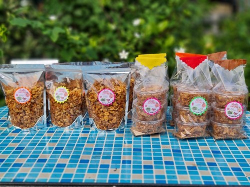 น้ำพริกแคบหมู กลุ่มพัฒนาสตรี ชุมชนประชารักษ์ 