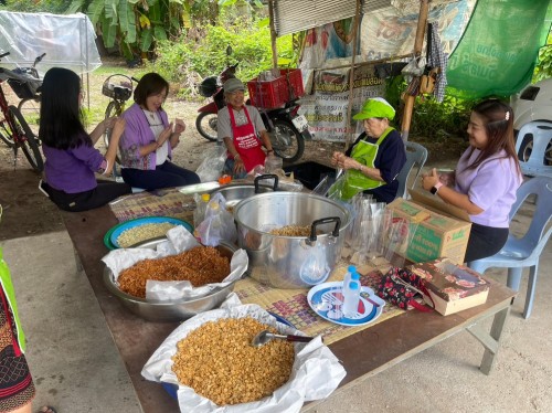 น้ำพริกแคบหมู กลุ่มพัฒนาสตรี ชุมชนประชารักษ์ 