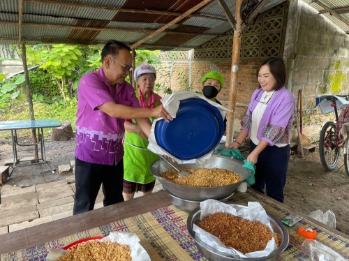 น้ำพริกแคบหมู กลุ่มพัฒนาสตรี ชุมชนประชารักษ์ 