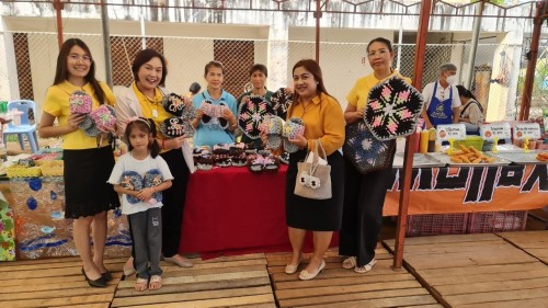 ชุมชนสองแคว 1 พรมเช็ดเท้า รองเท้าจากเศษไหมพรม