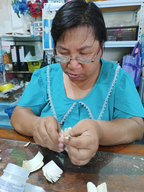 ดอกไม้จันทร์ นางทองใบ ยะคำนะ