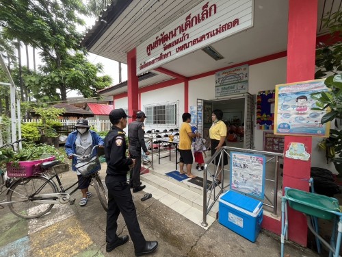 เจ้าหน้าที่เทศกิจ ออกตรวจตราตามมาตรการรักษาความปลอดภัยในโรงเรียน เขตเทศบาลนครแม่สอด 24/6/2567