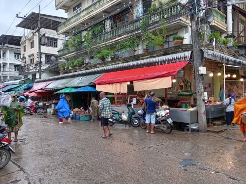 เจ้าหน้าที่เทศกิจ ออกตรวจความเรียบร้อยและจัดระเบียบตลาดเทศบาลนครแม่สอด 24 มิถุนายน 2567