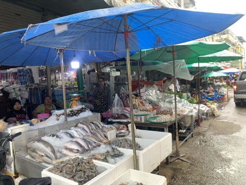 เจ้าหน้าที่เทศกิจ ออกตรวจความเรียบร้อยและจัดระเบียบตลาดเทศบาลนครแม่สอด 24 มิถุนายน 2567