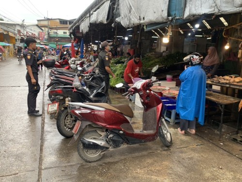 เจ้าหน้าที่เทศกิจ ออกตรวจความเรียบร้อยและจัดระเบียบตลาดเทศบาลนครแม่สอด 24 มิถุนายน 2567