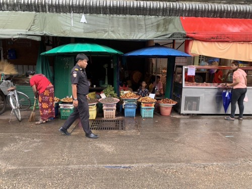 เจ้าหน้าที่เทศกิจ ออกตรวจความเรียบร้อยและจัดระเบียบตลาดเทศบาลนครแม่สอด 24 มิถุนายน 2567