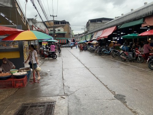 เจ้าหน้าที่เทศกิจ ออกตรวจความเรียบร้อยและจัดระเบียบตลาดเทศบาลนครแม่สอด 24 มิถุนายน 2567