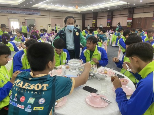 เทศบาลนครแม่สอดร่วมแสดงความยินดีกับนักเรียนในสังกัดเทศบาลนครแม่สอด ที่เดินทางไปเข้าแข่งขันกีฬา "นครเชียงรายเกมส์" คว้าเหรียญรางวัลเป็นอันดับ 2 ของภาคเหนือ